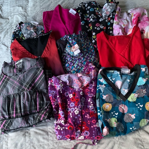 Uniform lot, 10 tops, size medium, good used condition - Picture 2 of 2